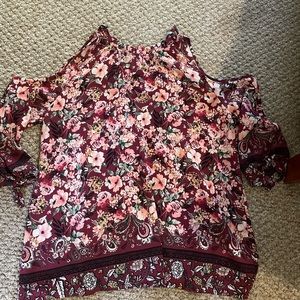 Cold shoulder boutique shirt size L/XL like new